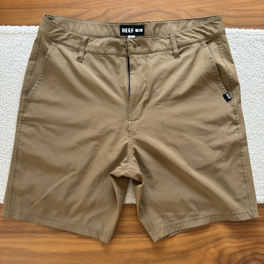 NEW Reef hybrid shorts - men’s med